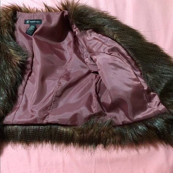 INC INTERNATIONAL CONCEPTS BURGUNDY FUR JACKET - Picture 6 of 7